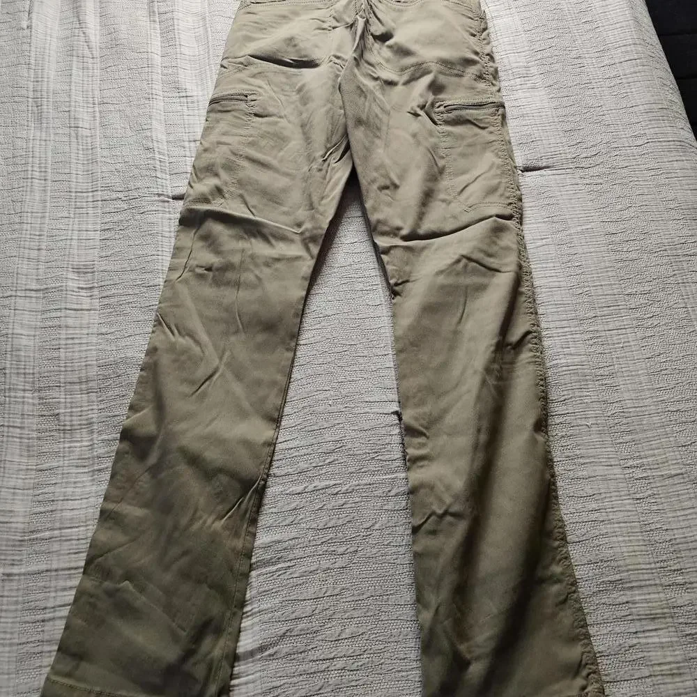 Wrangler khaki features casual